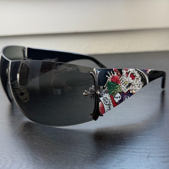 2000s Vintage Ed Hardy Tattoo Shield Sunglasses - Picture 6 of 8
